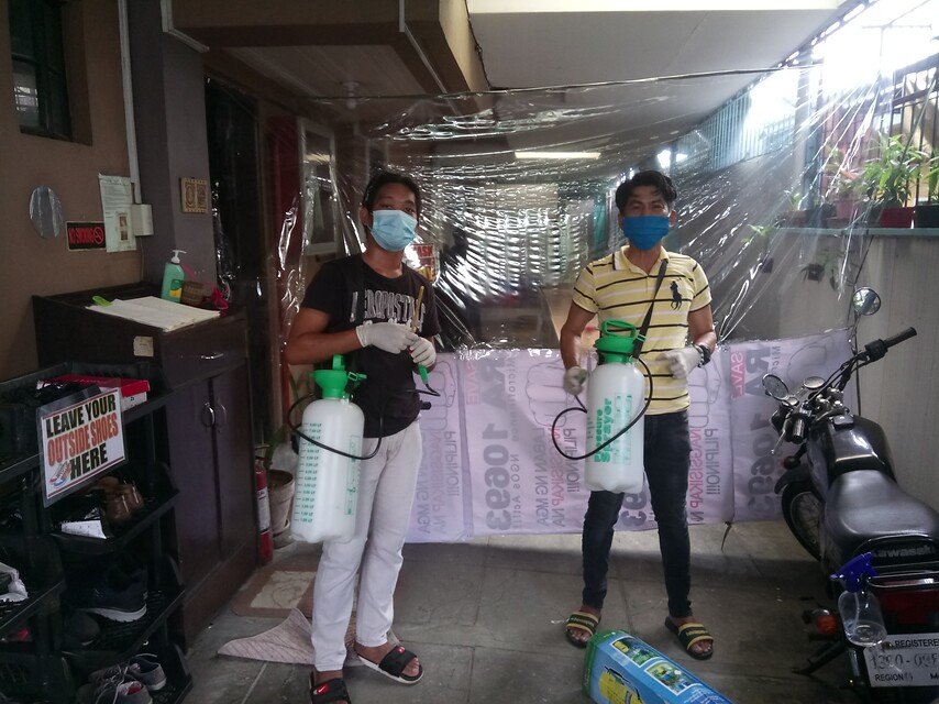 Die Büros unseres Partners ASHI werden regelmäßig desinfiziert, wobei Materialien verwendet werden, die auch mithilfe des Solidaritätsfonds erworben wurden. ASHI-PH-53-1.jpg